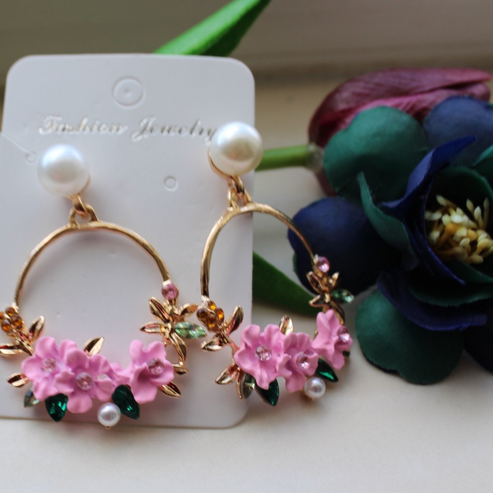 Flower Earrings - Picture 2 of 3